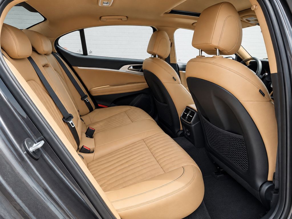Used 2022 Genesis G70 2.0T w/ Prestige Package RWD image 10