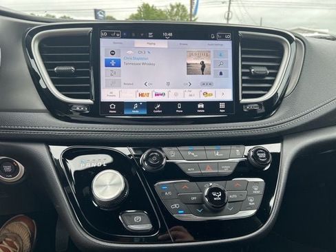 New 2027 Chrysler Pacifica Select AWD/4WD image 16
