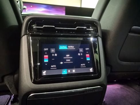 Certified 2025 Cadillac Escalade IQ Luxury 1 w/ Smart Trailering package image 19