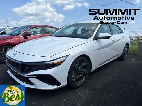 Used 2025 Hyundai Elantra Limited FWD image 1
