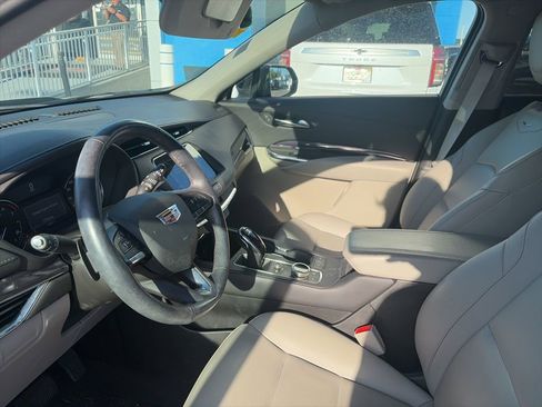 Used 2023 Cadillac XT4 Luxury w/ Cold Weather Package image 12