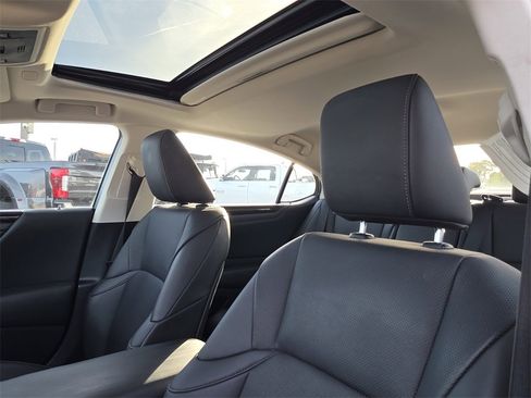 Used 2021 Lexus ES 300h w/ Premium Package image 21