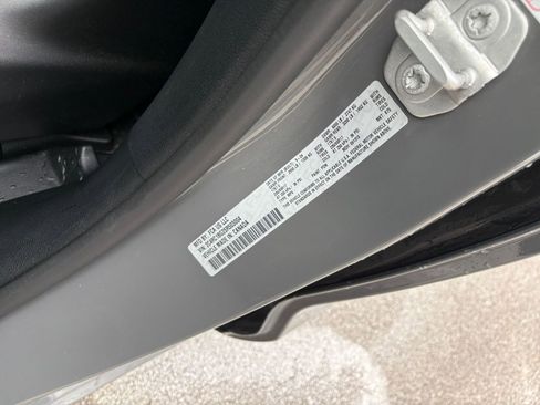 Used 2025 Chrysler Pacifica Select image 27