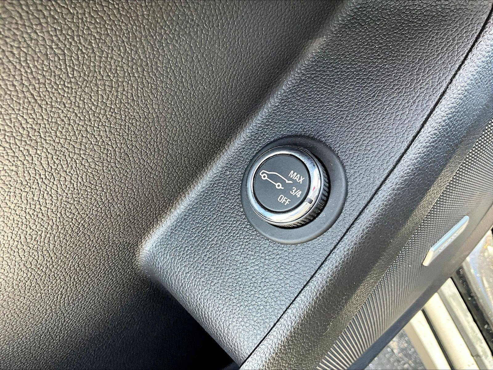 Used 2020 Chevrolet Traverse LT w/ LT Premium Package FWD image 37