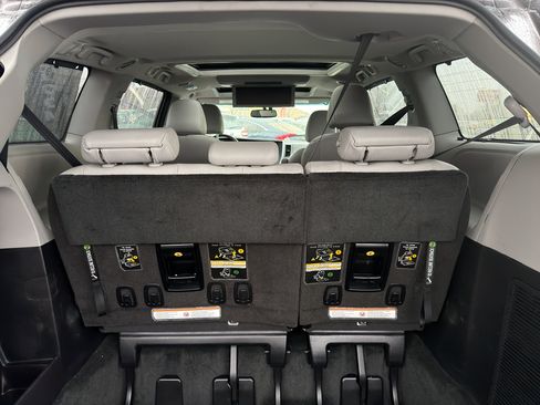 Used 2016 Toyota Sienna Limited image 15