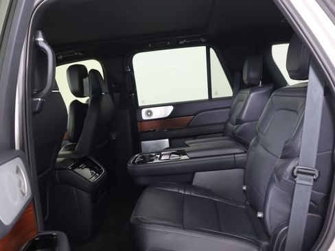 Used 2024 Lincoln Navigator Reserve AWD/4WD image 15