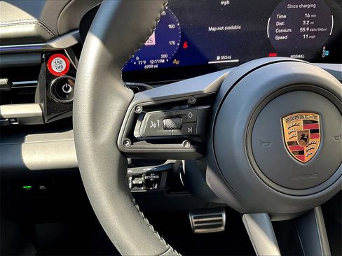 Certified 2025 Porsche Macan Electric image 23