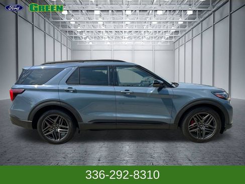 Used 2025 Ford Explorer ST RWD image 6