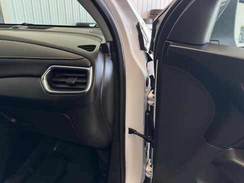 Used 2021 Chevrolet Equinox Premier AWD/4WD image 28