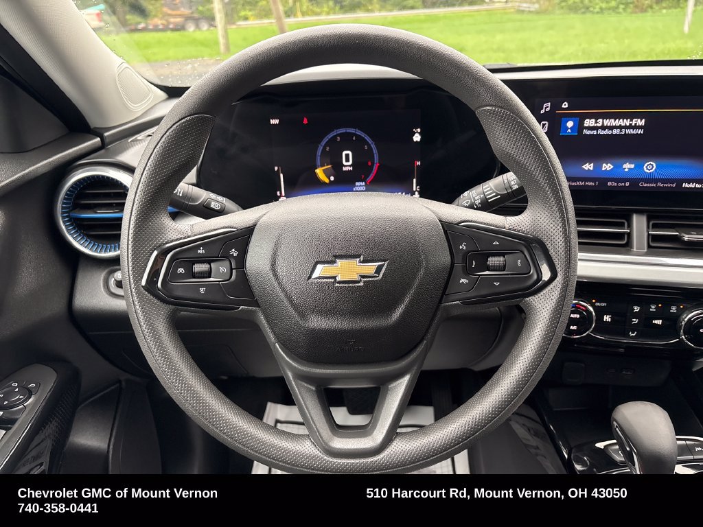 Used 2025 Chevrolet Trax LT FWD image 17