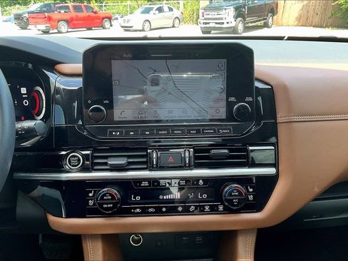 Used 2023 Nissan Pathfinder Platinum AWD/4WD image 21