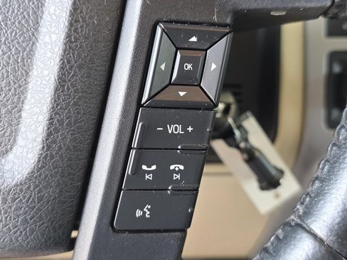 Used 2016 Ford Expedition XLT w/ Equipment Group 202A RWD image 32