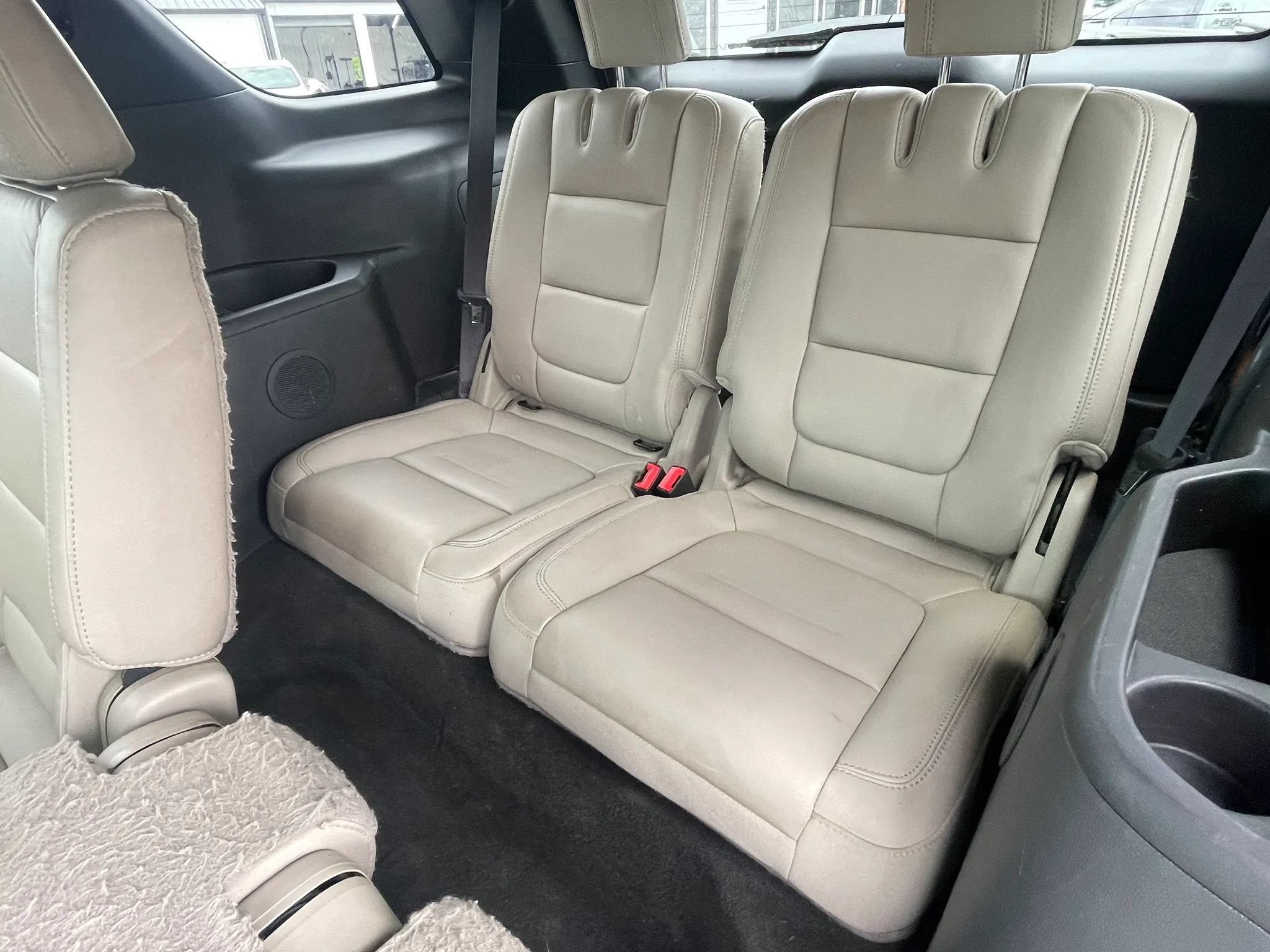 Used 2014 Ford Explorer XLT w/ Equipment Group 202A AWD/4WD image 30