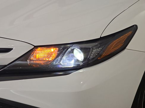 Used 2022 Toyota Camry SE FWD image 28