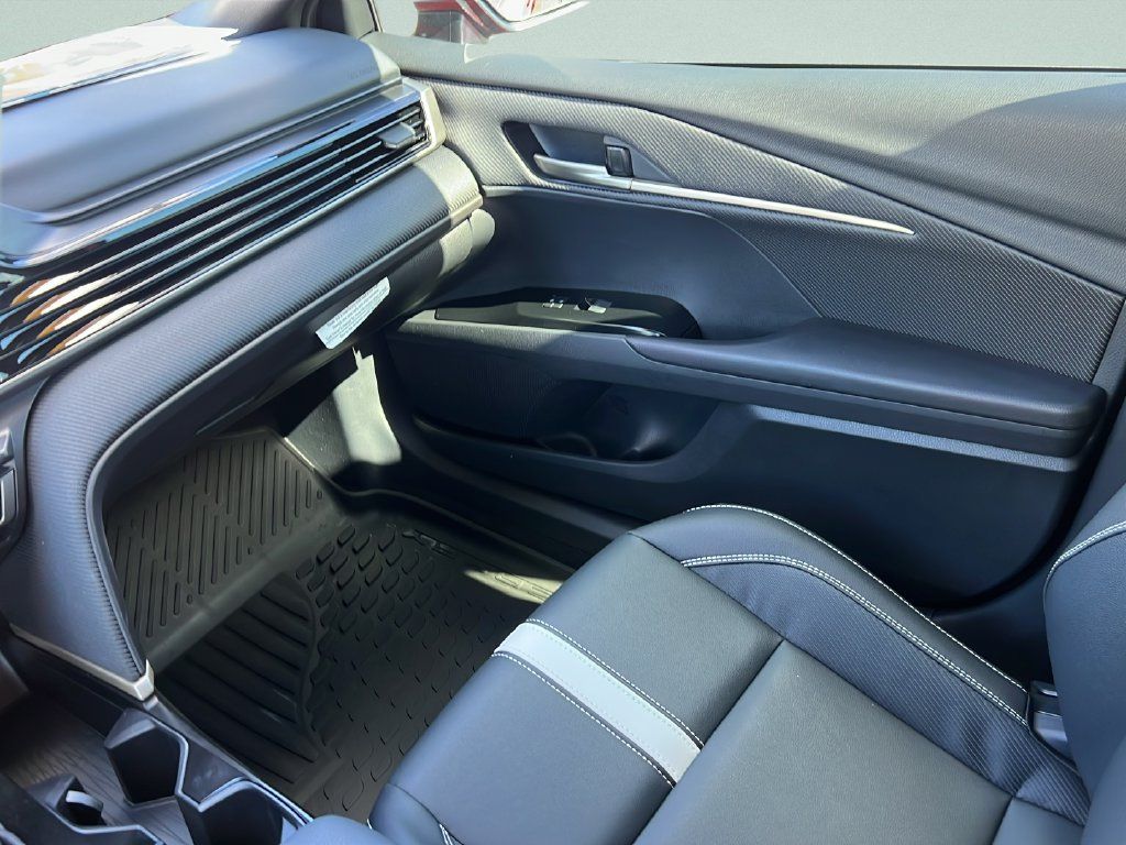 Used 2026 Toyota Camry SE FWD image 12
