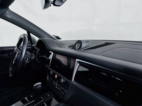 Certified 2024 Porsche Macan S AWD/4WD image 31