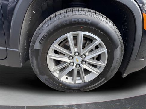 Used 2023 Chevrolet Traverse LT image 13