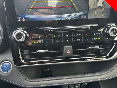 Used 2021 Toyota Highlander Platinum image 32