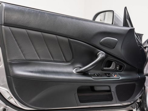Used 2004 Honda S2000 image 36