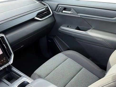 Used 2025 GMC Acadia Elevation image 17