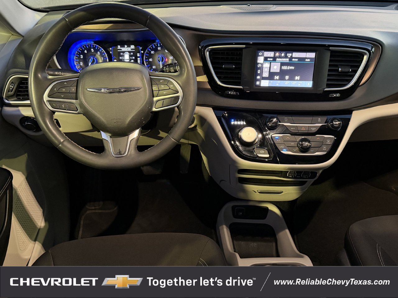 Used 2022 Chrysler Voyager LX FWD image 12