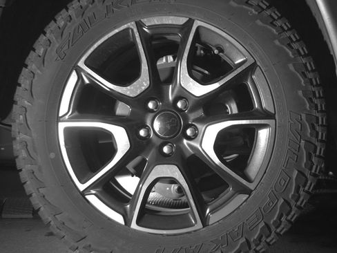 Used 2025 Jeep Compass Trailhawk AWD/4WD image 15