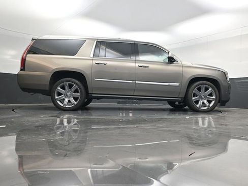 Used 2018 Cadillac Escalade ESV Premium Luxury image 53