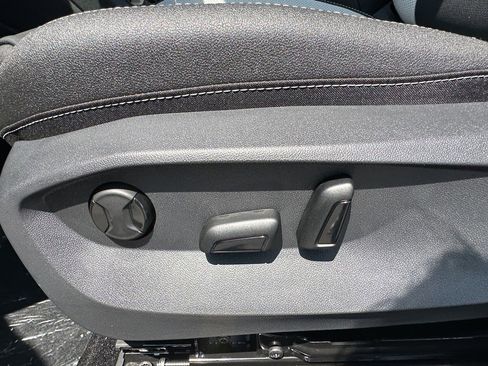New 2025 Volkswagen Taos SEL AWD/4WD image 17