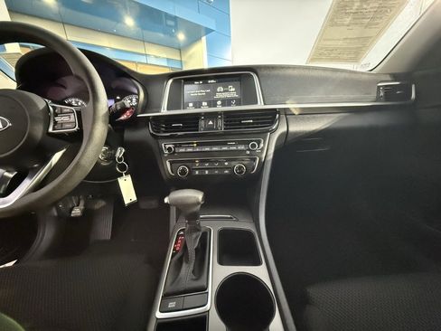 Used 2020 Kia Optima LX image 17