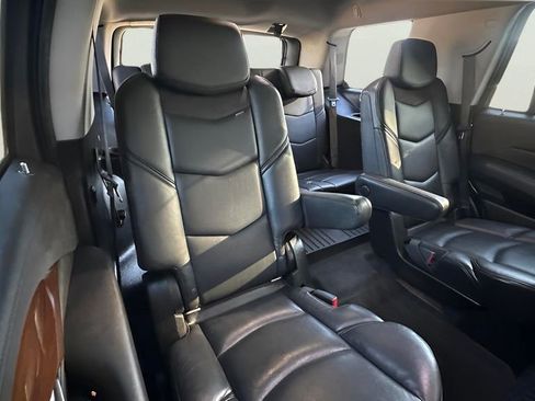 Used 2020 Cadillac Escalade Luxury image 14