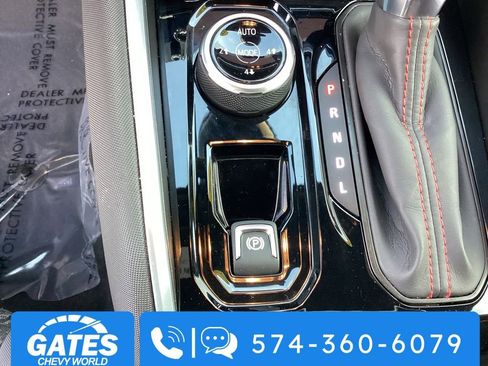 Used 2024 Chevrolet Colorado Z71 w/ Z71 Convenience Package 2 AWD/4WD image 32