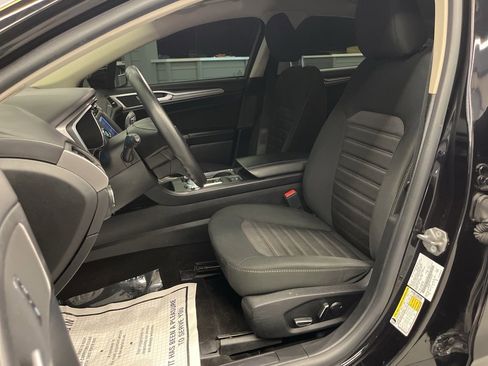 Used 2020 Ford Fusion SE image 11
