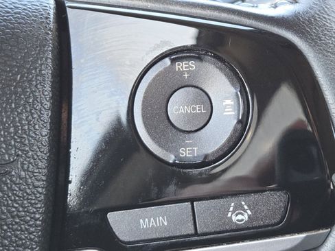 Used 2022 Honda Pilot Touring image 8