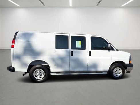 Used 2025 Chevrolet Express 2500 w/ Driver Convenience Package RWD image 4