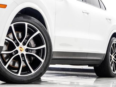 Used 2023 Porsche Cayenne Coupe AWD/4WD image 3