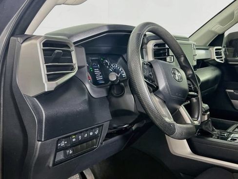 Used 2022 Toyota Tundra SR5 w/ SR5 Convenience Package AWD/4WD image 15