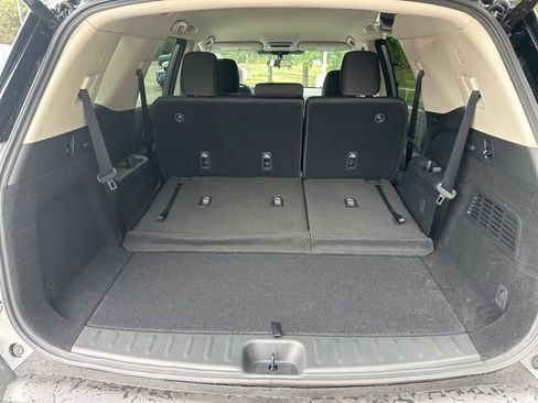 New 2025 Nissan Pathfinder SV w/ Black Appearance Package image 27