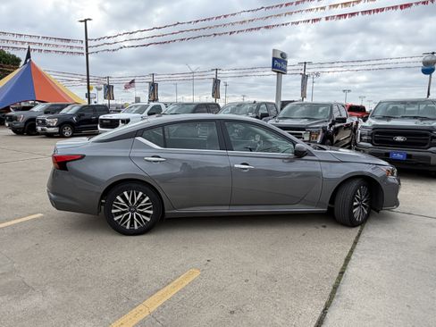 Used 2025 Nissan Altima 2.5 SV FWD image 4