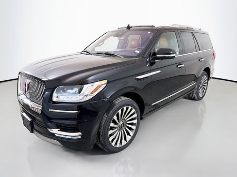 Used 2019 Lincoln Navigator Reserve image 3