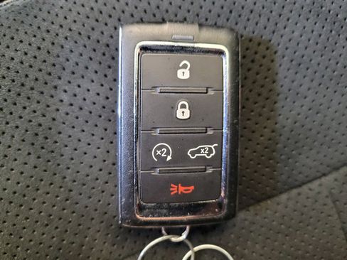 Used 2023 Jeep Grand Cherokee L Laredo image 32