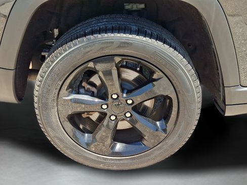 Certified 2023 Jeep Grand Cherokee L Limited w/ Black Appearance Package AWD/4WD image 35