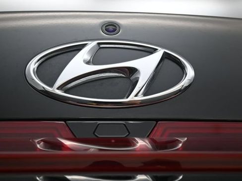 Used 2023 Hyundai Elantra SEL w/ Convenience Package FWD image 12