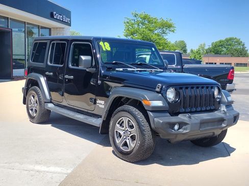 Used 2018 Jeep Wrangler Unlimited Sport w/ Dual Top Group AWD/4WD image 3