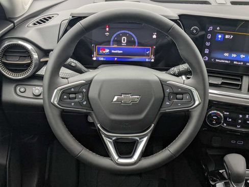 New 2026 Chevrolet Trax ACTIV w/ Sunroof Package FWD image 24