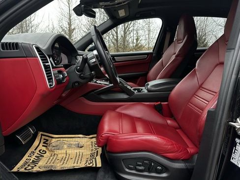 Used 2023 Porsche Cayenne S Platinum image 19