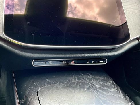 Used 2025 Mercedes-Benz E 350 Sedan image 42