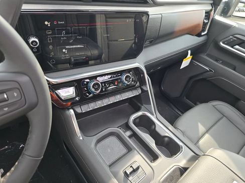 New 2026 GMC Sierra 2500 Denali w/ Denali Reserve Package AWD/4WD image 32