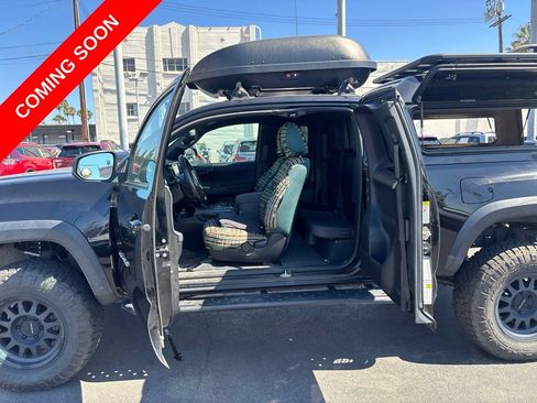 Used 2017 Toyota Tacoma TRD Off-Road AWD/4WD image 14