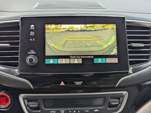 Used 2021 Honda Pilot Touring image 12