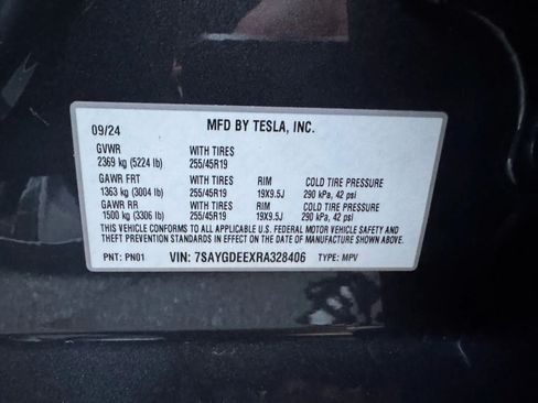 Used 2024 Tesla Model Y Long Range AWD/4WD image 46